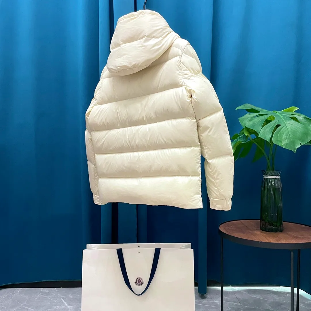 P390 Moncler/ 2026 70 、 。 DNA ， ， 。 Classic ， 、 。 Classic 70 。 Quality， 90 ，Premium Quality ， ，Black ！ Sizes M-3XL